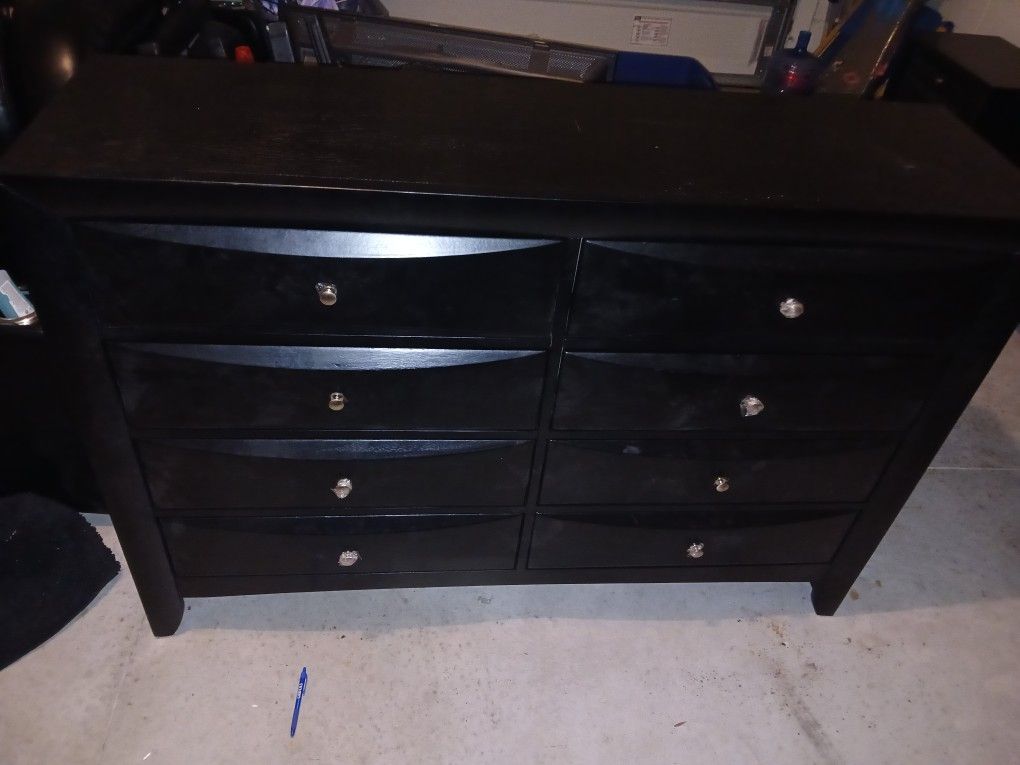 Bedroom Furniture 3 Piece Dresser Set Like New Rarely Used