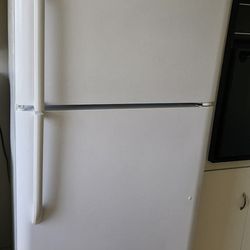 Refrigerator Top Freezer
