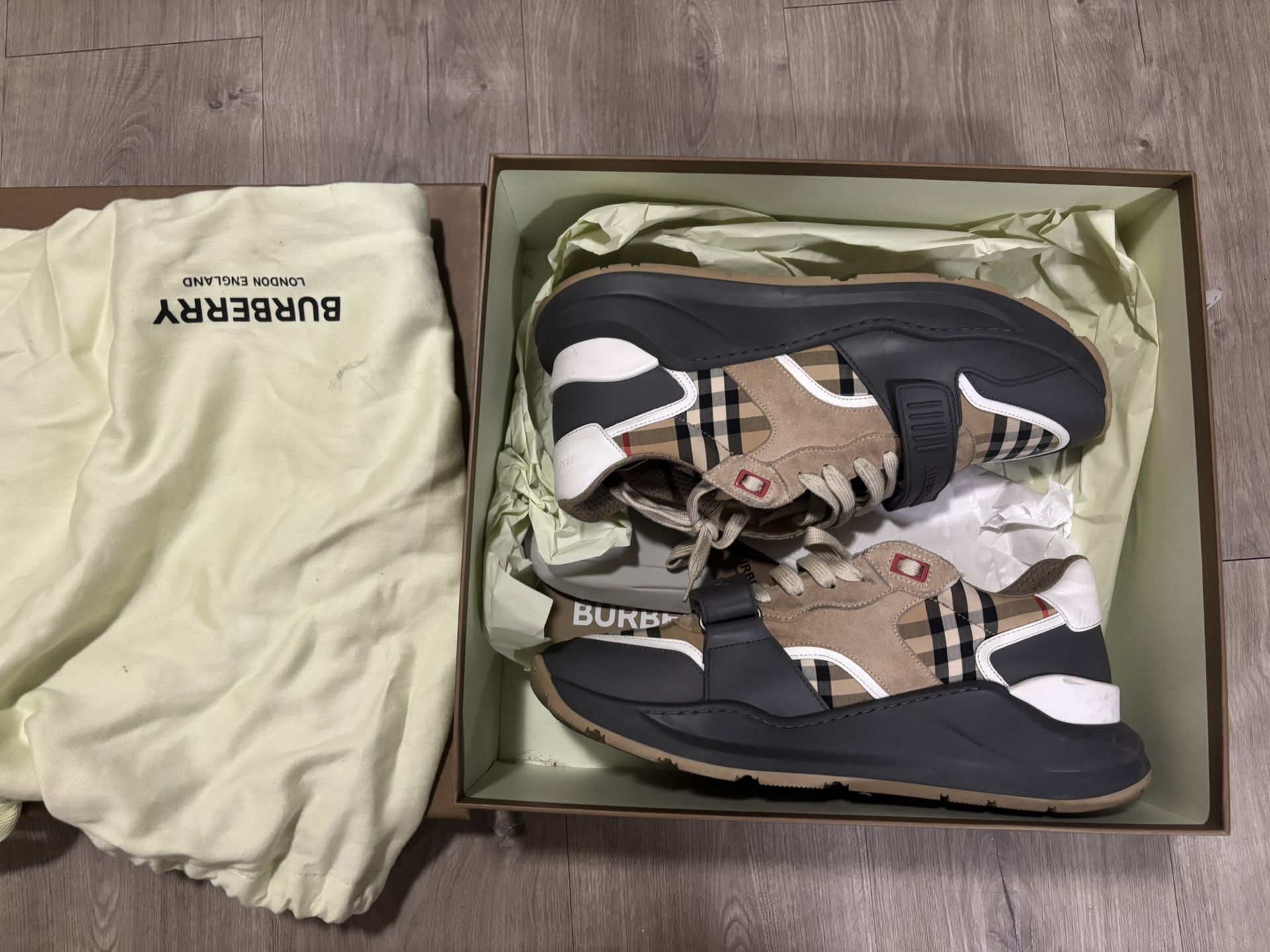 Burberry Shoes Size 12 100% Authenticated