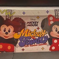 **NEW** POP MART x Disney Mickey Family Cute Together Keychain Series.
