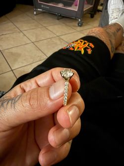 14k 2.5 karat diamond ring !! 9 stones total all natural diamonds!