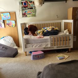 Toddler bed