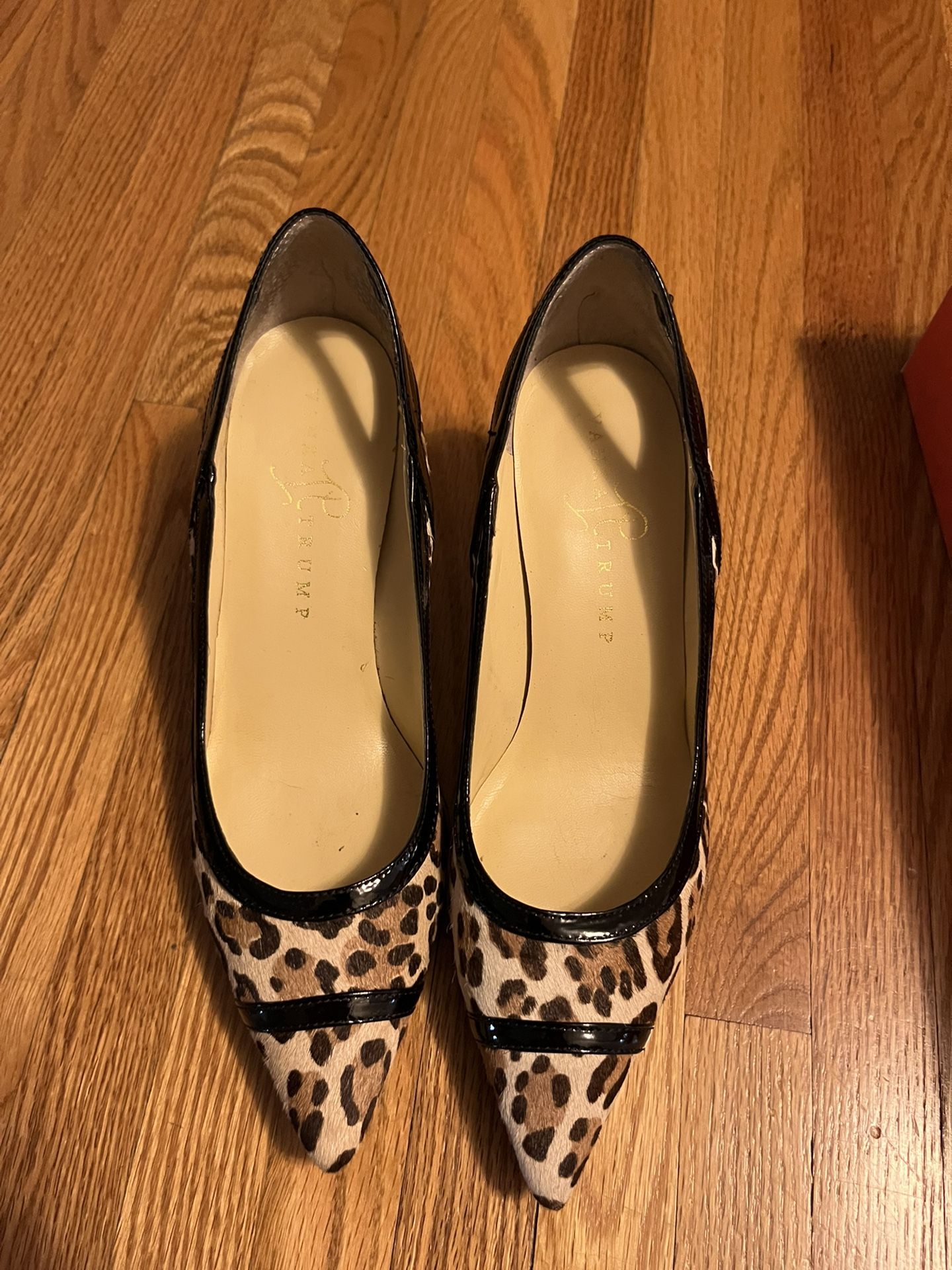 Ivanka trump top leopard pumps