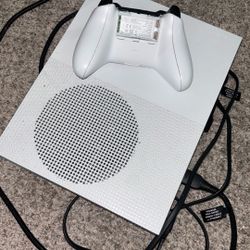 Xbox One S 2018 Controller Included No batteries 