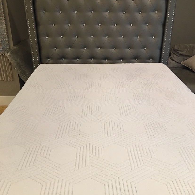 Mattress -Dr. Oz •Queen Size •Like New•No Stains 