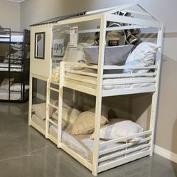 Bunk Beds / Literas Disponibles