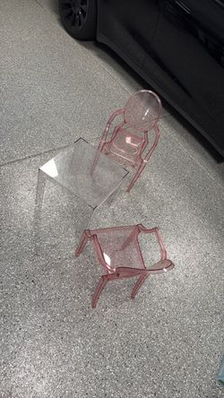 Kids table and chairs