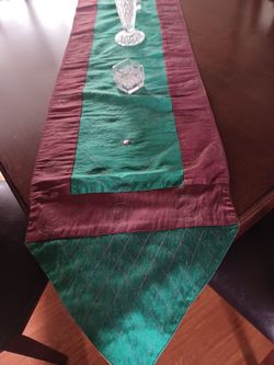 Interior Designer retiring: Holiday CHRISTMAS table runners.Reversible satin beautiful unique one of a kind. Unique $10.