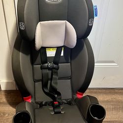 Kids car seat for $25// firm price /fcfs