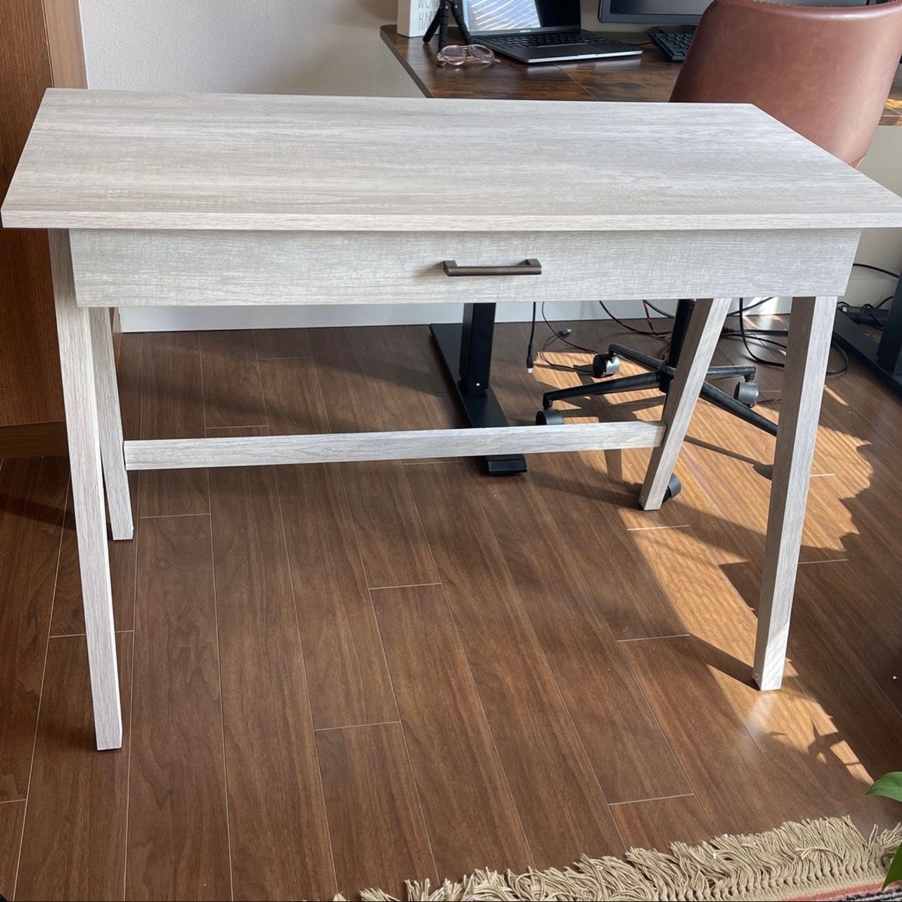 Small Minimal Work Desk