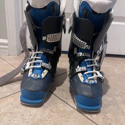 Woman’s Ski Boots Size 8/8.5