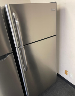 Deal: Frigidaire Stainless Top Mount Refrigerator w/ Crisper Drawers