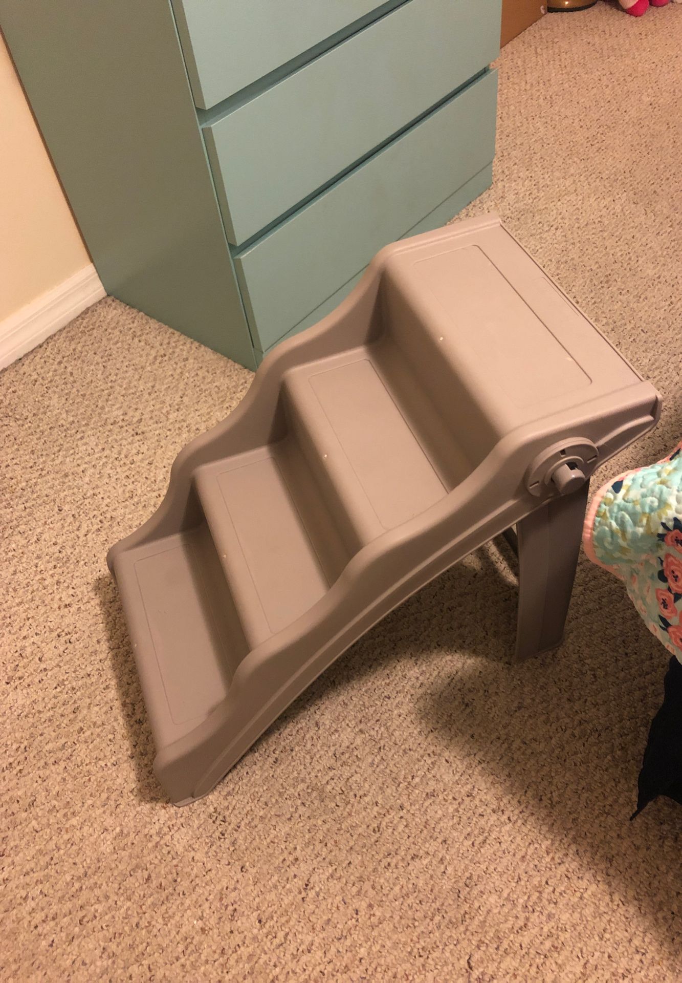 Plastic dog stairs