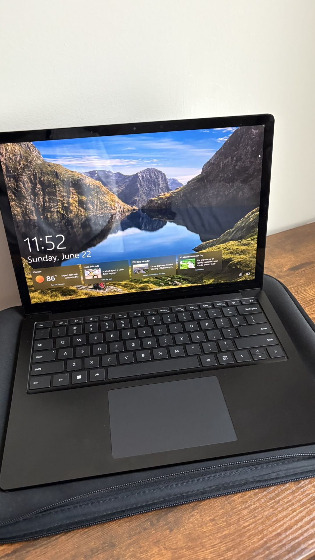 Microsoft Surface Laptop (touchscreen)