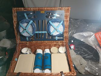 Brexton Picnic Basket Set