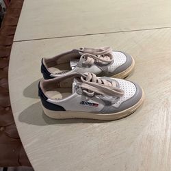 Autry Medalist Sneakers White/Grey – Clean Vintage Style