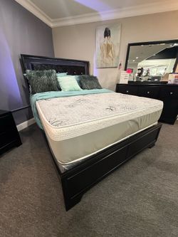 4 PC QUEEN BEDROOM SET