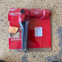 Milwaukee AIR-TIP 1-1/4 in. - 2-1/2 in. Low-Profile Pivoting Brush Wet/Dry Shop Vacuum Attachment (1-Piece)