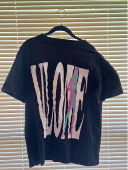 Men’s VLONE Shirt Size ( Men’s MEDIUM )