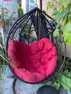 Hanging egg chair