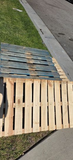 Wood pallet free