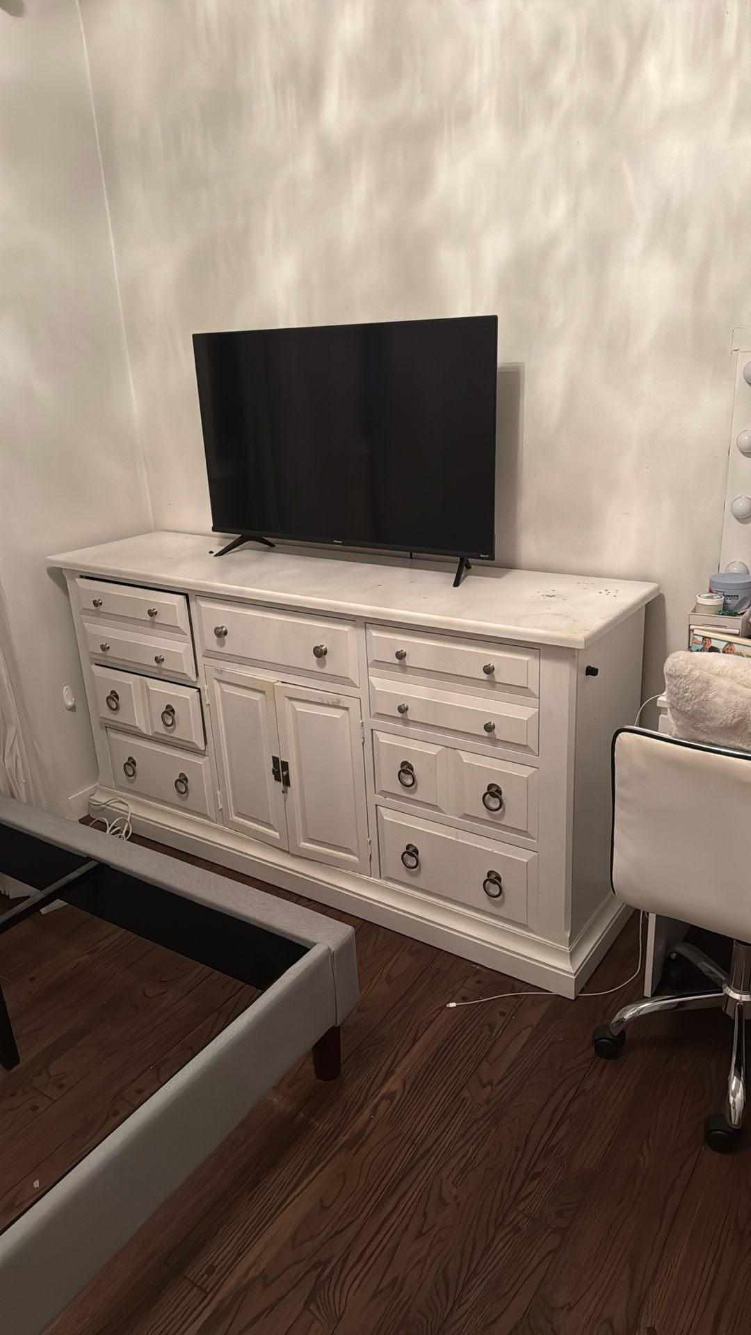 9 Drawer White Dresser