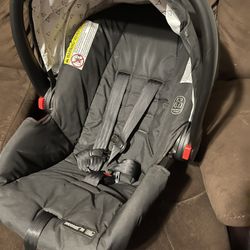 Graco Snug Ride Car seat 