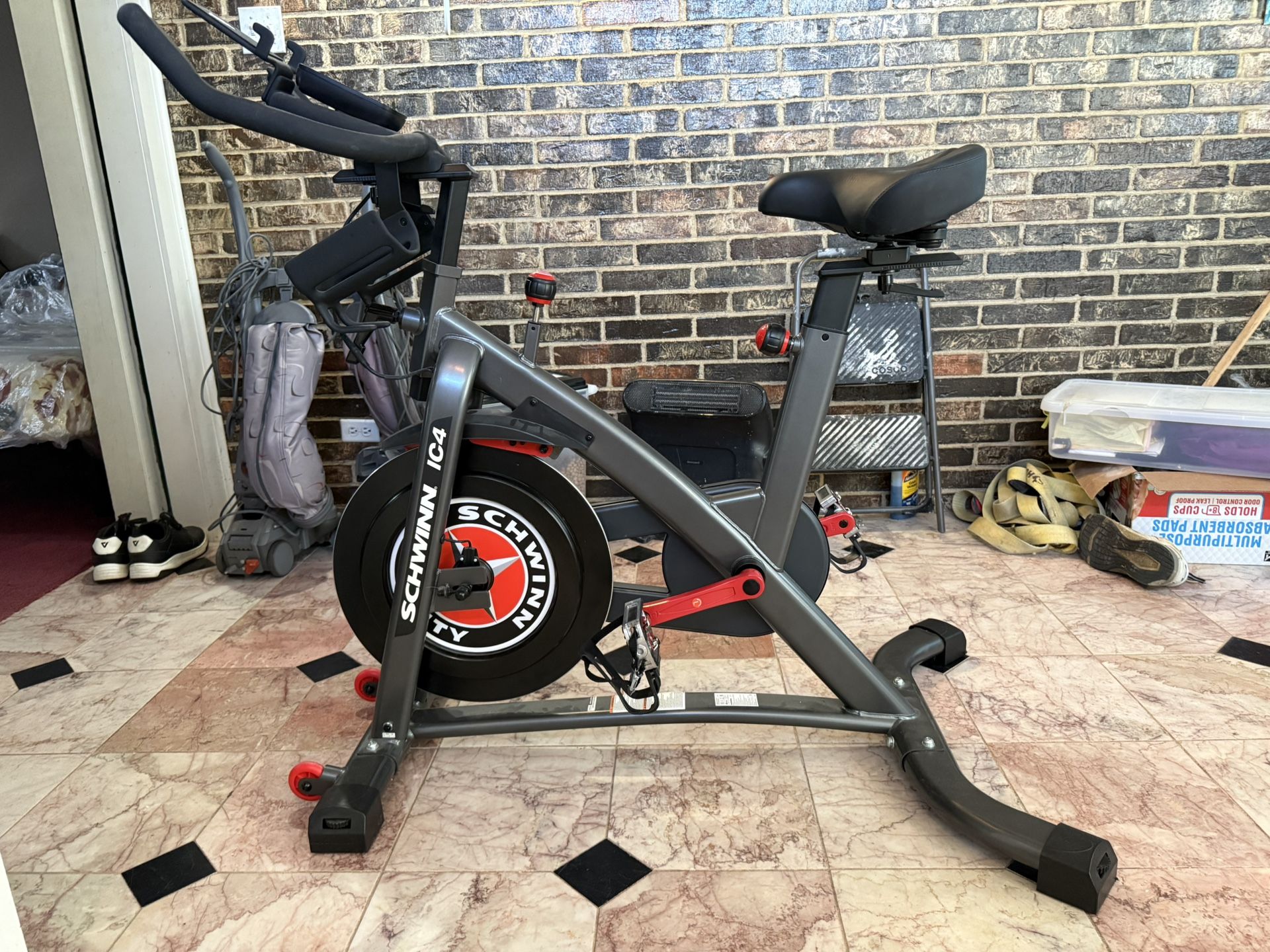 Schwinn IC4 Cycling Bike