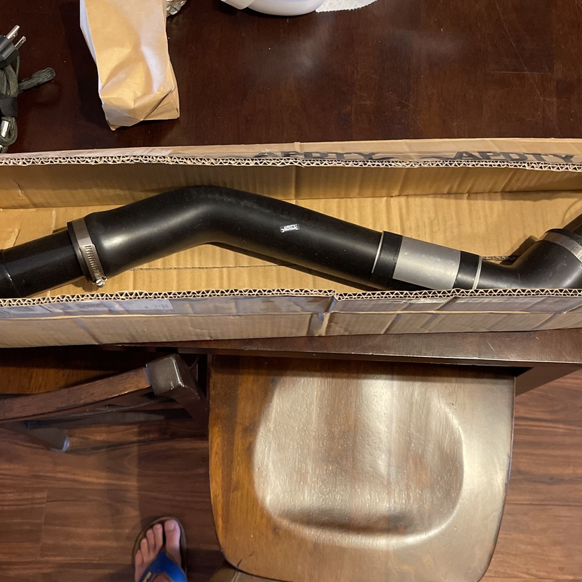 APDTY 688013 Fuel Gas Tank Filler Neck Tube Pipe w/Hose