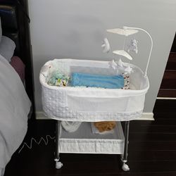 Delta Children Bassinet