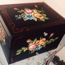 VINTAGE HAND PAINTED FLORAL FLOWER ROSE BRASS KNOB HANDLE JEWELRY BOX CABINET DRAWER ARMOIRE ACCENT TABLE DECOR DISPLAY STORAGE