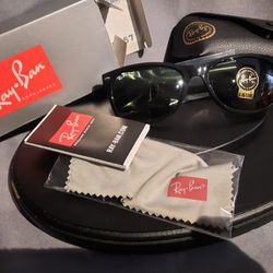 RayBan New Wayfarer Sunglasses New In Box