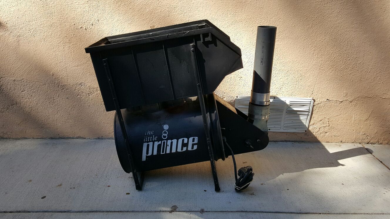 The little prince tennis ball machine