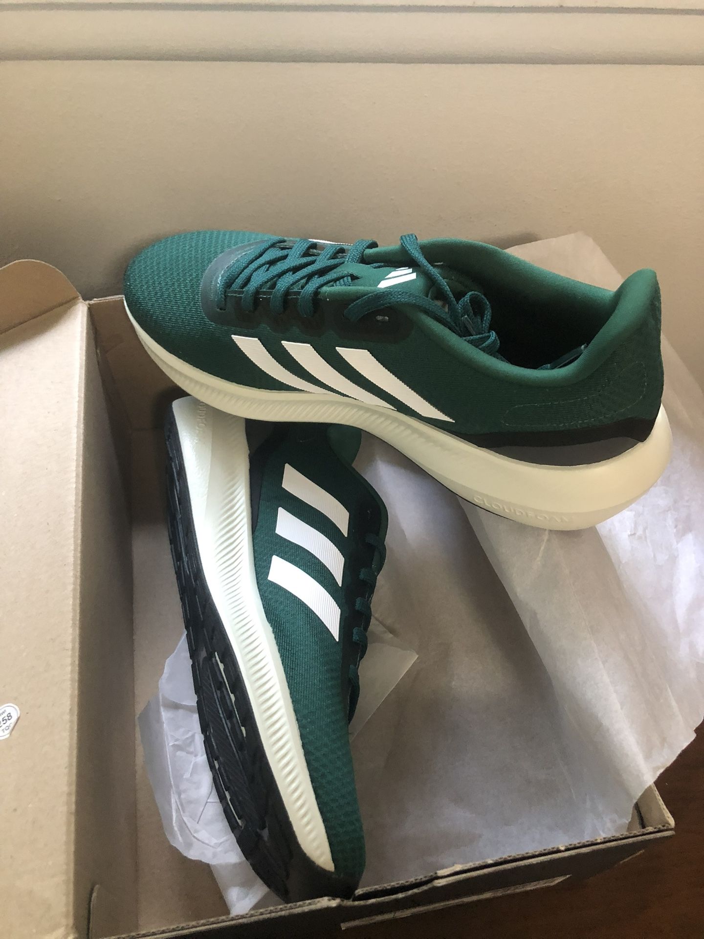 Brand NWT Adidas Run Falcons, 10W 9M