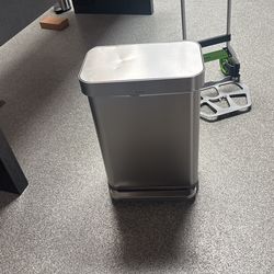 Simple Human Trash Bin 