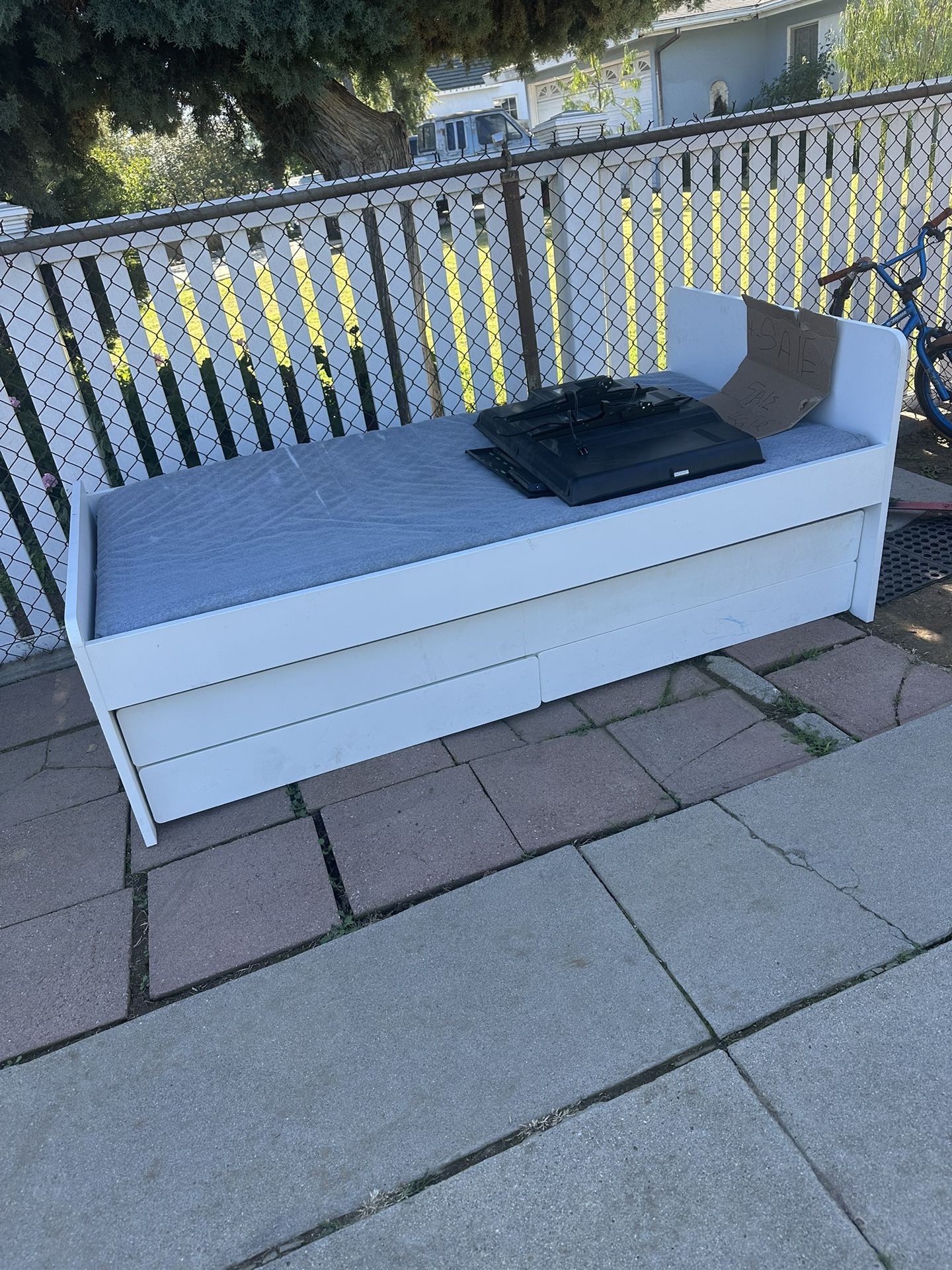 Twin Bed With Two Drawers 