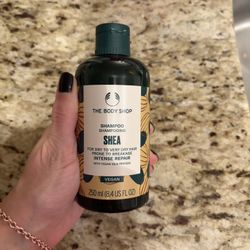 The Body Shop Shea Shampoo 