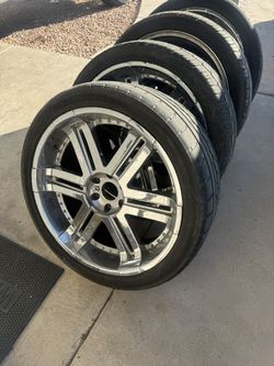 24” Wheels On 305/35r24