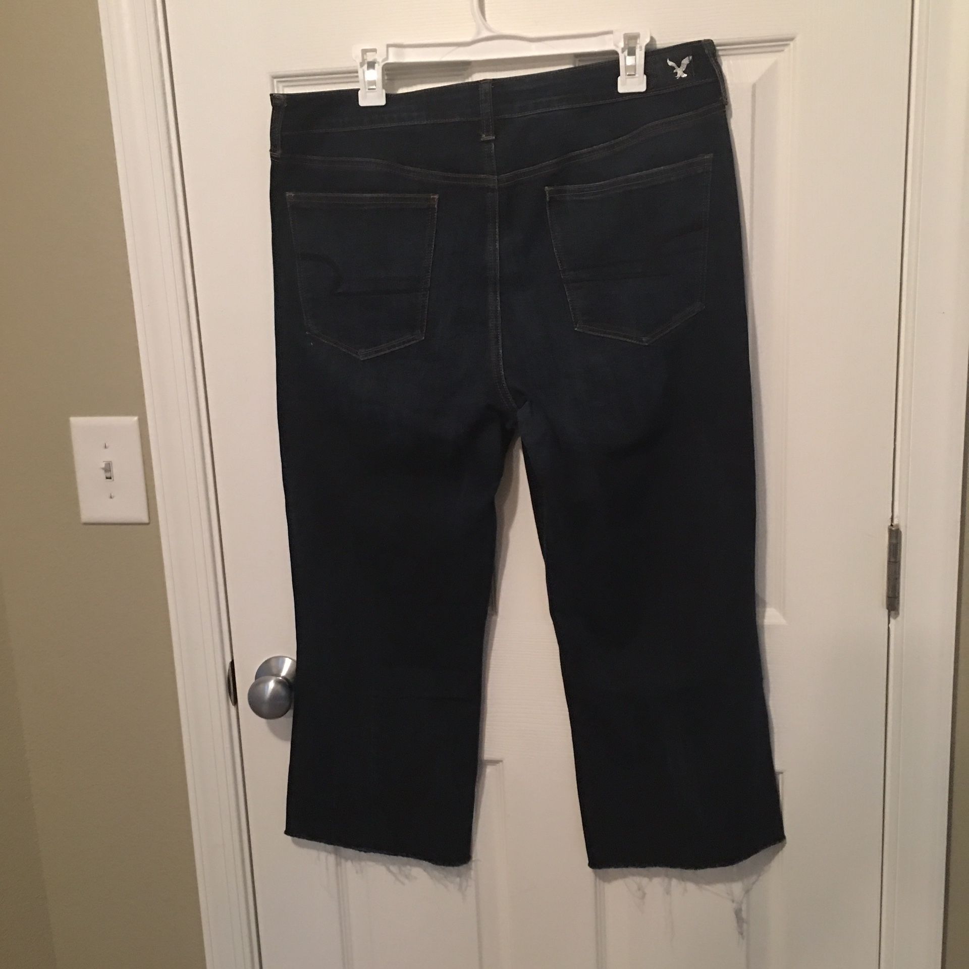 American Eagle Women’s Jeans Super Stretch Size 18W, hi-rise kick crop, excellent condition no stains!