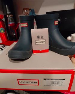 Hunter original kids boots size 1.  New in box.