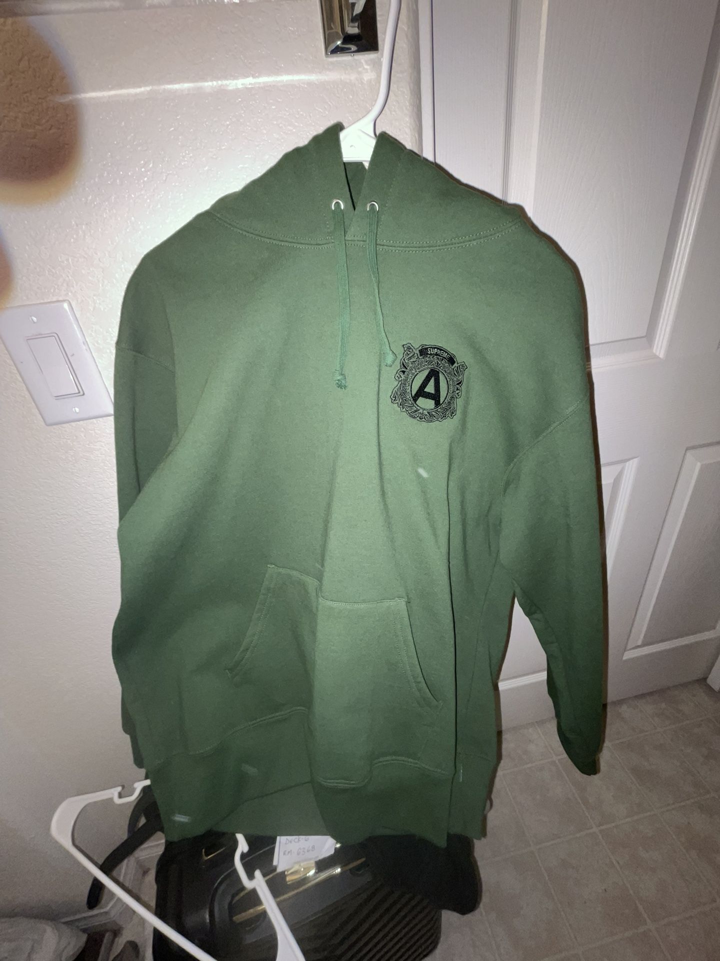 SUPREME HOODIE