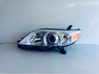 2011-2019 TOYOTA SIENNA DRIVER LEFT SIDE HEADLIGHT HALOGEN OEM (511)