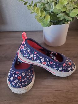 Carters slip on Size 7