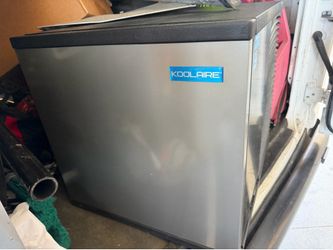 Commercial ice machine