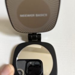Phone light magnetic