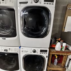 White LG Front Load Washer And Dryer In Excellent Condition!