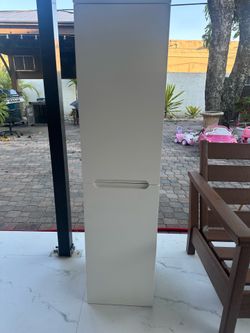 Wall cabinet