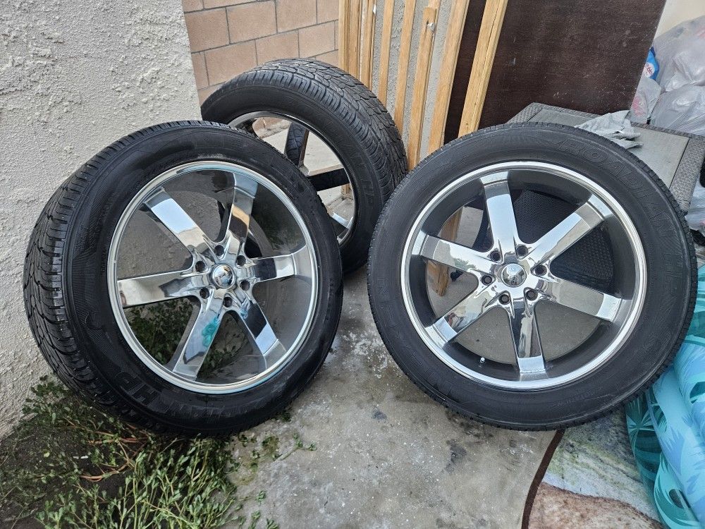 Set Of 4 Chrome Rims 22.  With Tires 