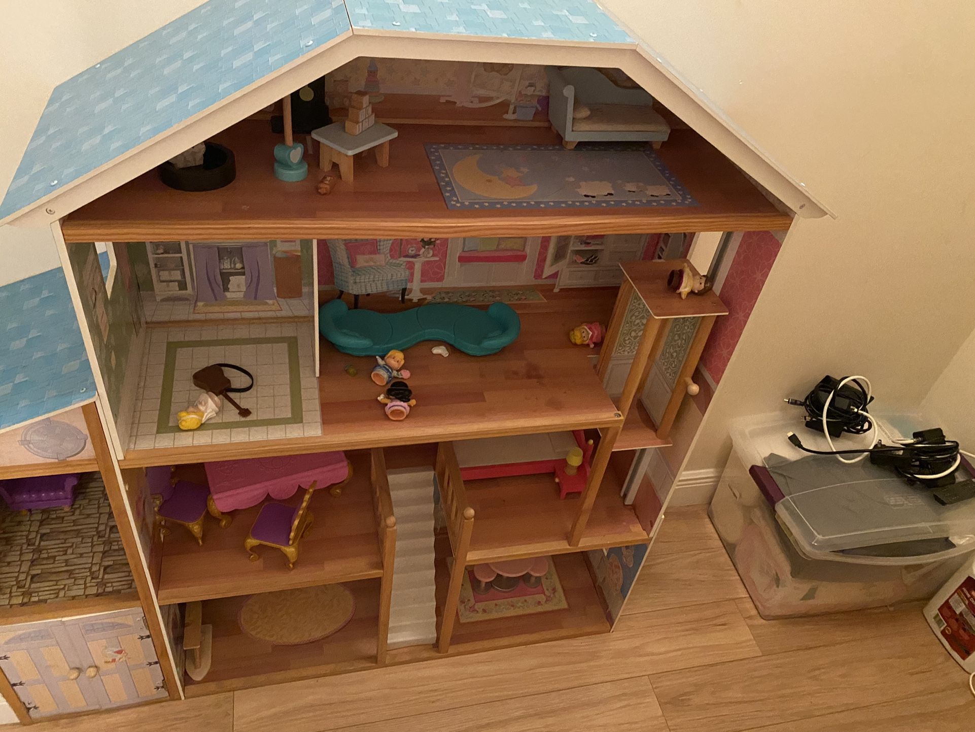 4 Level Wooden Dollhouse for Sale in Fort Lauderdale, FL OfferUp