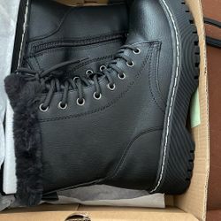 Zip Up Faux Fur Winter Boot WM Size 8 